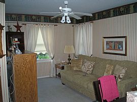 Charming 2 Bedroom Itasca Townhouse in Itasca, IL (Photo 4 of 5)