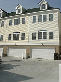 Executive Style Beach Townhome in Virginia Beach, VA (Photo 3 of 11)