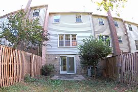 BEAUTIFUL, PRICED RIGHT, AND READY TO GO in Burke, VA (Photo 5 of 5)