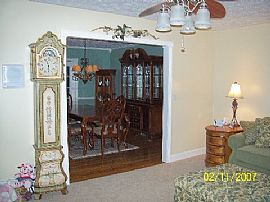 Luxurious Updated Home on a Private Lot  in Elkview, WV (Photo 5 of 5)