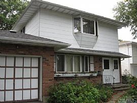 Lake Grove - 2 BR Duplex in Lake Grove, NY