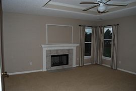 4 Bedroom 2.5 bath-Lovely single house in Overland, KS (Photo 4 of 6)