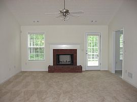 comfy and cozy home on a cul-de-sac in Monroe, GA (Photo 3 of 6)