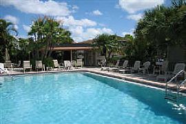 Fort Myers Condo - short drive to beach in Fort Myers, FL
