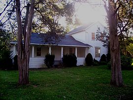 Charming Farmhouse in Fenton, MI