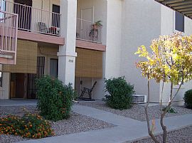 Condo in Apache Junction, AZ (Photo 3 of 5)