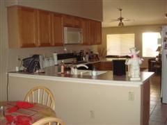 Beautiful house with open floor plan in Phoenix, AZ (Photo 4 of 6)