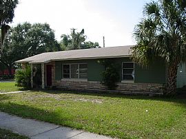 Large 1 bed 1 bath in Tavares, FL