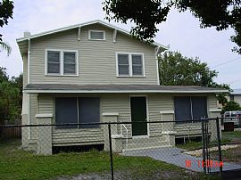 Huge 4 bed 2 bath 2 story home in Sanford, FL