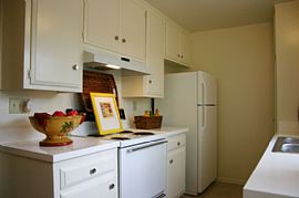 Spacious 1 bedroom near 55 & 57 freeways in Orange, CA (Photo 2 of 4)
