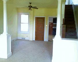 Pet Friendly House Washer Dryer Porch Yd in Jeffersonville, PA (Photo 3 of 7)