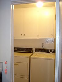 2BDRM NEAR THE BEACH! MOVE-IN SPECIAL! in Long Beach, CA (Photo 2 of 5)