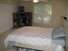 2 BR 2.5 BA 3 LEVEL TOWNHOUSE! in Reston, VA (Photo 3 of 6)