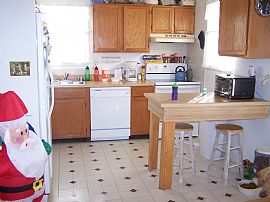 Single Family Home with Inground Pool in Middle River, MD (Photo 4 of 6)