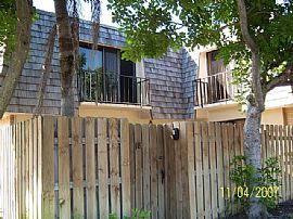 BEAUTIFUL TOWNHOUSE RENTAL..FREE CABLE in Palm Springs, FL