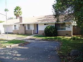 Quiet, single level, nice yard in Vista, CA