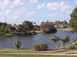 *2/2.5 Overlooking Lake in Boca Raton, FL (Photo 3 of 6)