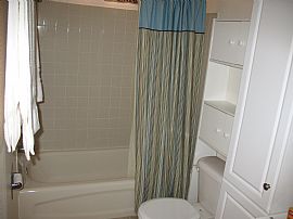 Newly Renovated Townhouse in Woodbridge, NJ (Photo 4 of 6)