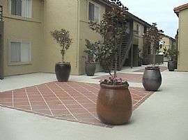 Gorgeous Upgraded 2 Bed 2 Bath End Unit  in San Diego, CA (Photo 3 of 3)