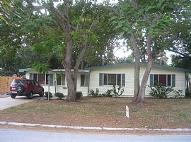 Lovely 3/2 Near beaches and parks! in Saint Petersburg, FL (Photo 1 of 6)