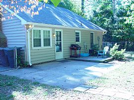 3br-1.5ba w/fenced yard. Avail. 12/1/07 in Greensboro, NC (Photo 2 of 3)