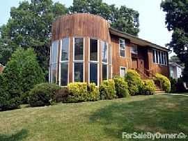 GORGEOUS 4,000 SQUARE FOOT HOME in South Huntington, NY
