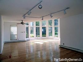 GORGEOUS 4,000 SQUARE FOOT HOME in South Huntington, NY (Photo 3 of 6)