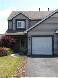 Spacious Duplex Townhome in Lake in the Hills, IL