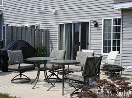 Spacious Duplex Townhome in Lake in the Hills, IL (Photo 6 of 6)