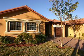 Single Family home big lot huge backyard in Homestead, FL