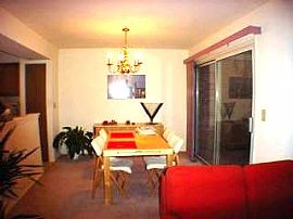 3 BR 2.5 Bath Townhome in Schaumburg, IL (Photo 5 of 6)