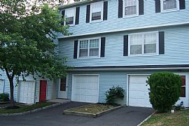 Spacious Multi-Level Townhouse for Rent in North Plainfield, NJ