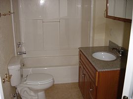 Cozy Little Home - large Corner Lot! in Hubbard, OR (Photo 6 of 6)