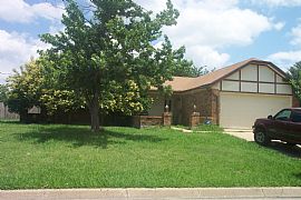 Giant 4 Bedroom Available in Arlington in Arlington, TX