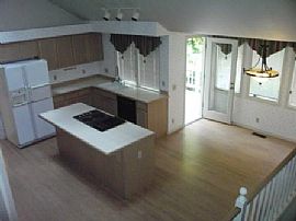 Excellent tri level house in Belleuve in Bellevue, WA (Photo 3 of 6)