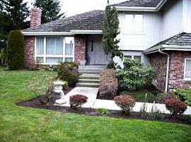 Excellent tri level house in Belleuve  in Bellevue, WA