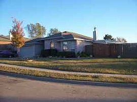 Beautiful House in Great Neighborhood in Benbrook, TX (Photo 2 of 2)