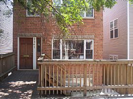 2 Bed, 1 Bath 1 Block To Blue/Pink Line in Pilsen, IL