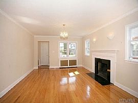 ELEGANT & SOPHISTICATED in Rockville Centre, NY (Photo 2 of 6)