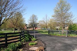 Beautiful Executive Estate in Simpsonville, KY (Photo 2 of 6)