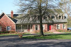 Beautiful Executive Estate in Simpsonville, KY (Photo 4 of 6)