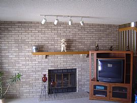 Nice Clean Townhome in Maple Grove, MN (Photo 3 of 4)