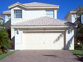 Beautiful lake front family home in Pembroke Pines, FL (Photo 4 of 5)