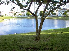 Beautiful lake front family home in Pembroke Pines, FL (Photo 5 of 5)