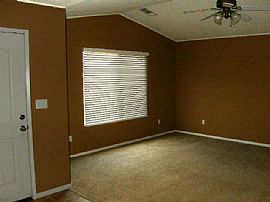 Cute 3 Bedroom only 4 Years Old in Tulare, CA (Photo 4 of 5)