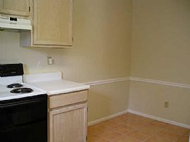 Charming 2 Master Bdrm Townhouse in Tucker, GA (Photo 2 of 4)