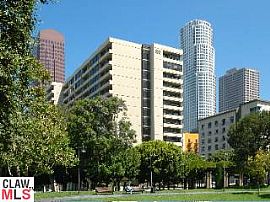 2+2. 1300sqft Luxury in downtown! in Los Angeles, CA (Photo 6 of 6)