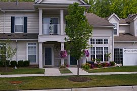 Newer 2 bed,2.5 bath condo in Harrison Township, MI