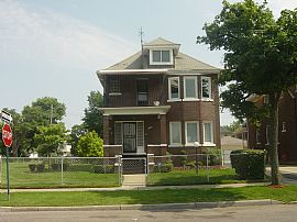 Spacious 2 Bedroom Lower 2 Family Flat in Detroit, MI
