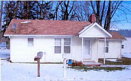 Cozy Country House on 1 Acre Lot in Kokomo, IN